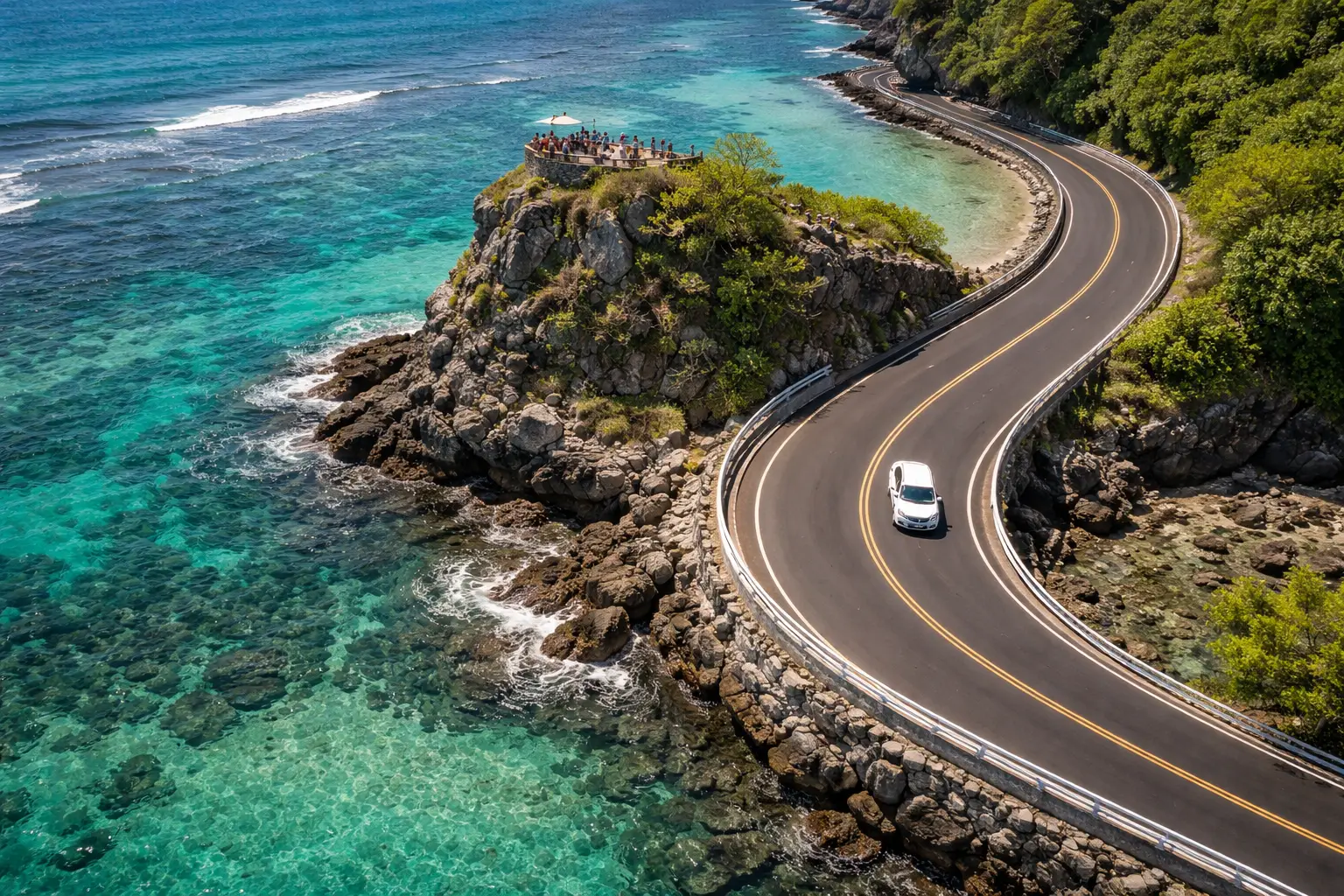 Bergige Strasse fuer eine Route auf Mauritius